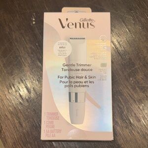 VENUS White  Gentle Trimmer Set - New In Box